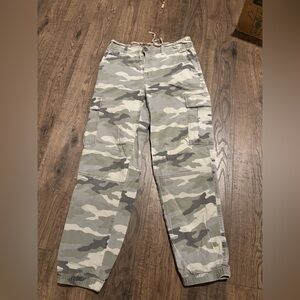 American Eagle Outfitters Camouflage Cargo Pants